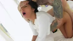 Brittany Bliss nimmt einen großen Schwanz: Extreme Blowjob, Cumshot und mehr!