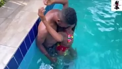Jouer La figa hardcore del mio ragazzo batte dopo il nuoto