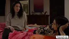 Jouer La bruna procace viene scopata dai fratelli ts in lingerie