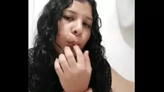 Reproducir Hot Teen Next Door comparte su traviesa sesión de masturbación de la cámara web - 18yo Venezolana