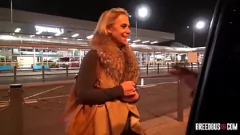 Odtwórz Amateur Cutie Sasha Steele's Wild Van Ride Culminats w Cummy ładunek