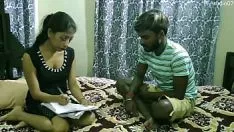 Jouer Une nouvelle dame indienne chaude et chaude ayant des relations sexuelles avec sa personne savante !! plz ne jouis pas à l'intérieur