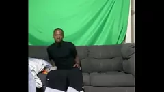 تشغيل 19yo فتاة في سن المراهقة تعطي اللسان قذرة إلى الديك الأسود الكبير في مشهد إباحي مذهل