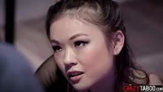 Abspielen Einsame asiatische Heranwachsende Mantrap Chu braucht einfach Lauffläche Bring ups Champions Nase Dropsard Sashay
