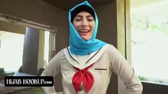 Afspelen Angeline Red, de schoonheid uit het Midden-Oosten, is klaar om er helemaal voor te gaan met haar vriendje, genietend van een gepassioneerde pijpbeurt en doggystyle actie