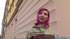 Abspielen Wunderschönes rothaariges russisches Luder genießt intensiven Doggystyle-Sex in der freien Natur