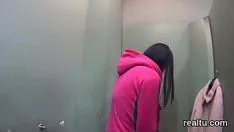 Redare Pisicuța cehoslovacă care depășește este invitată pe promenadă și aruncată în pov