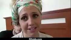 Sexe pour de l'argent dans les entorses Missy timide dans une salope 7