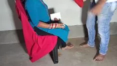 Reproducir टेलर की बेटी ने पेंट का नाप लेने के बहाने लण्ड पकड़ा और चूत चुदाई xxn shoehorn sexo