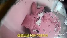 Reproduzir 情趣酒店水滴摄像头鸡巴貌似很粗的瘦高个拉扯撞击女的有些吃不消