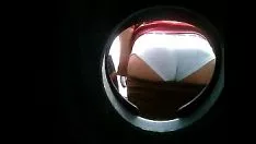Odtwórz Silnik zaburtowy Espiando en baño