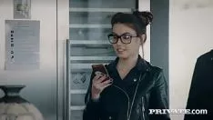 Jouer Adolescente stravagante elle rosiness si fa scopare l'orifizio