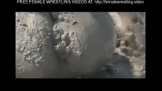 Play Missys wrestle in the mud