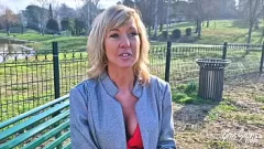 Jouer La calda MILF Emmy Kristen, 46 anni, desidera un'intensa sessione di sesso amatoriale