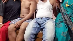 Reproduzir Experimente uma orgia de compartilhamento de esposa indiana áspera e selvagem: peitos pequenos, sexo anal, quatro e mais!