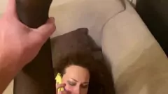 Reproduzir MILF russa trai o marido com Big Dick POV