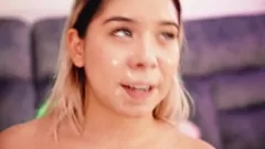 Jouer Une blonde potelée affiche ses courbes et son gros cul après un BJ désordonné