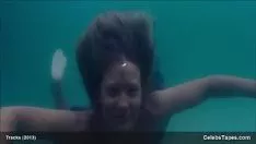 تشغيل ميا wasikowska فلاش الحمار لها